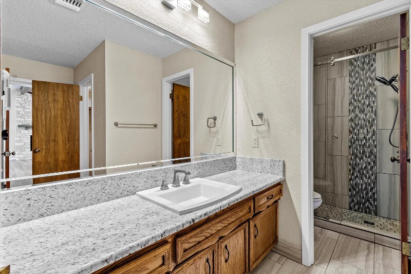 Building Photo - 8606 Mesa Dr