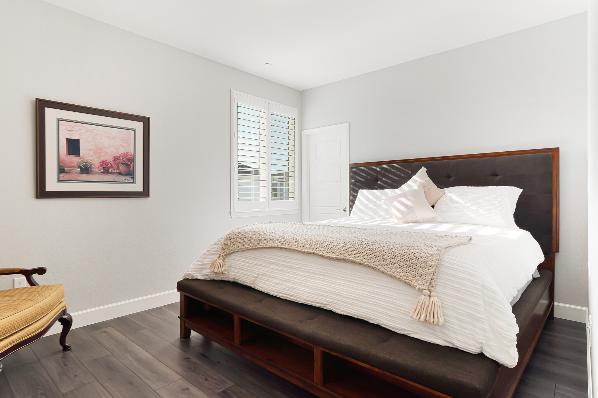 2nd upstairs bedroom w/ walk-in closet. - 5919 Lakestone Dr