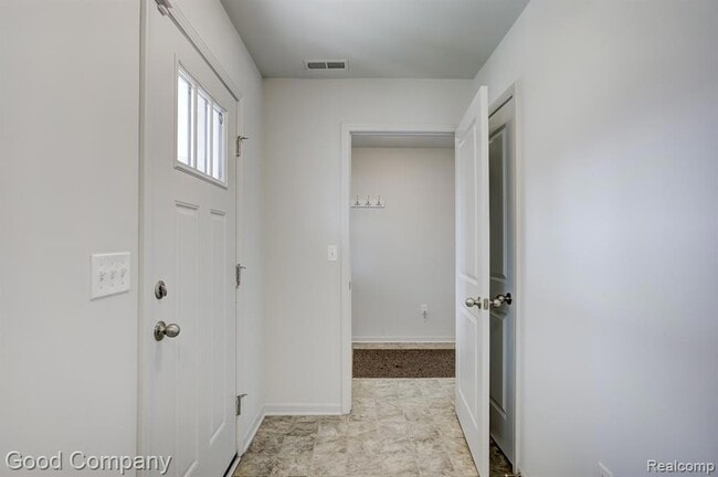 Building Photo - 2500 Normandy Rd