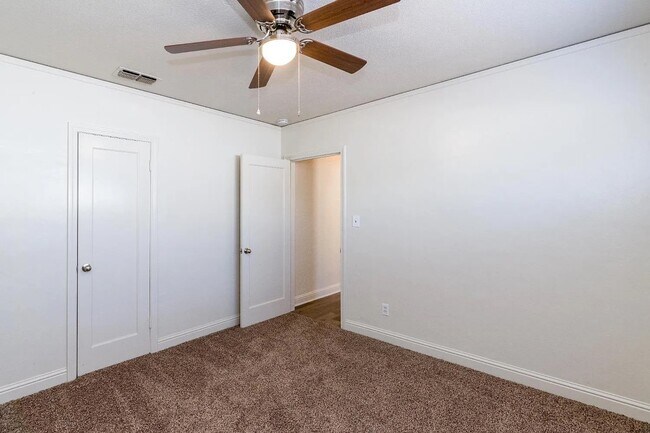 Building Photo - 1724 N West Ave