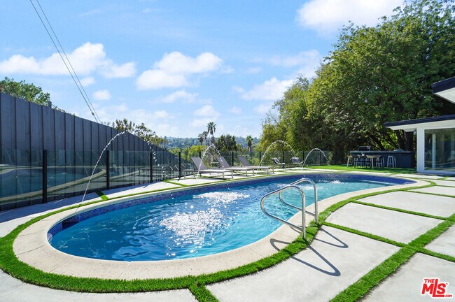 Building Photo - 4670 Brewster Dr