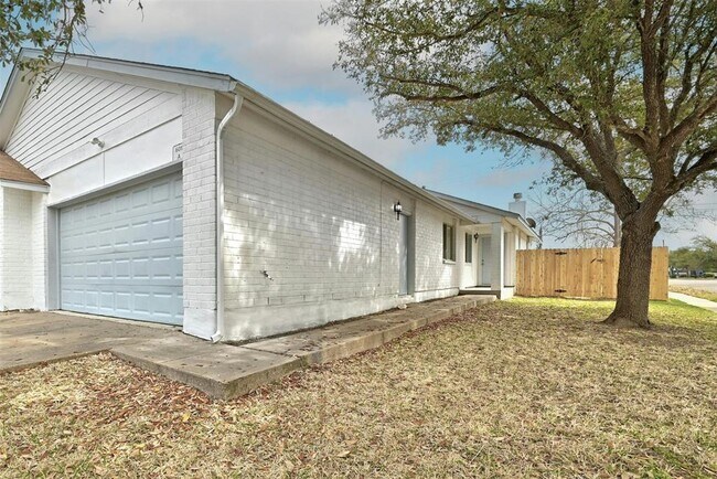 Building Photo - 601 Valley View Dr