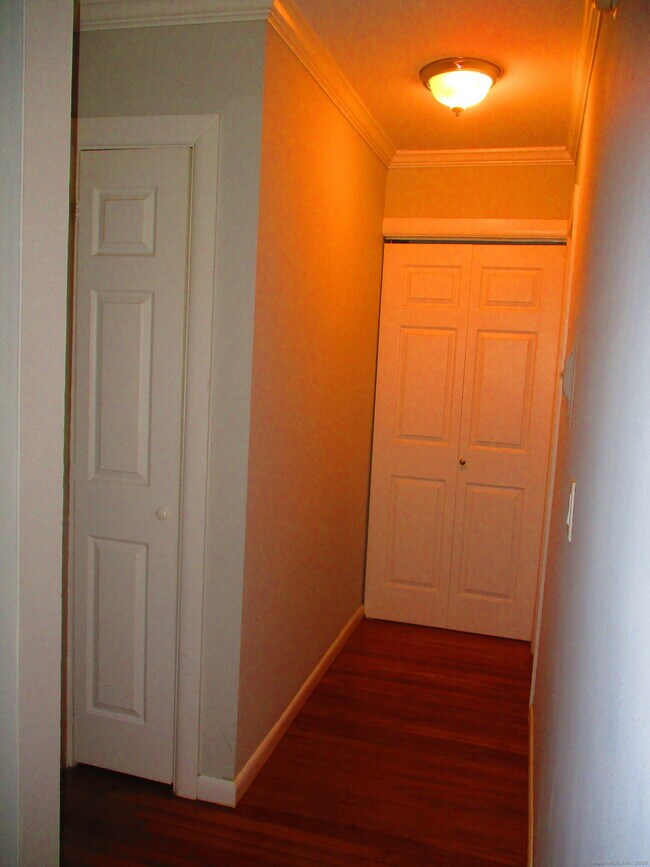 Building Photo - 18 Prospect St