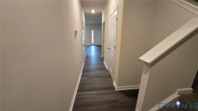 Building Photo - 6013 Banyan Ln