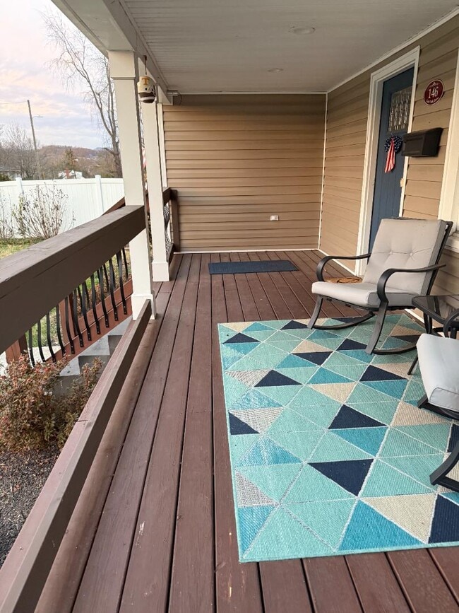 Building Photo - 146 E Park Dr