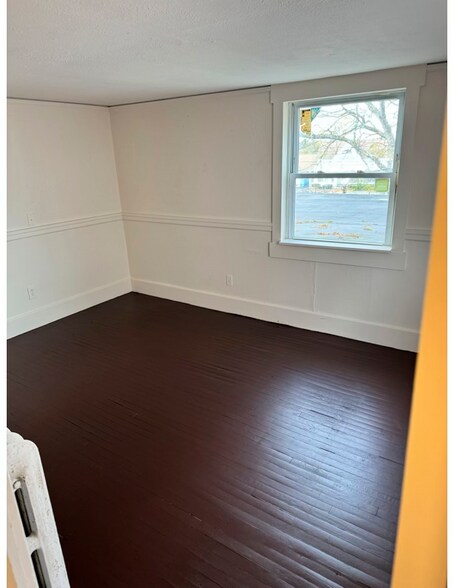 Building Photo - 215 Main St