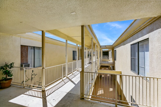 Building Photo - 1417 S Atlantic Blvd