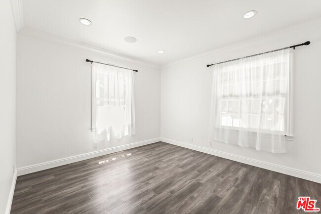Building Photo - 23046 Leonora Dr