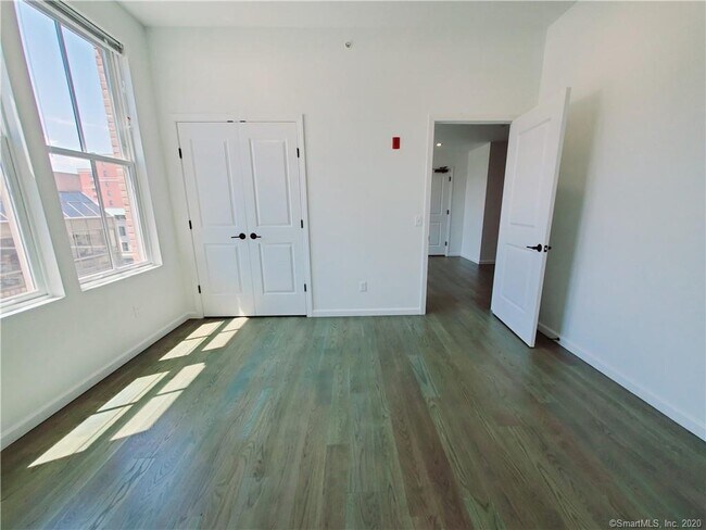 Building Photo - 36 Atlantic St