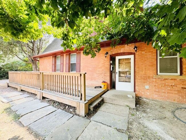 Primary Photo - Beautiful 3 Bed 1.5 Bath Townhome in a Ren...