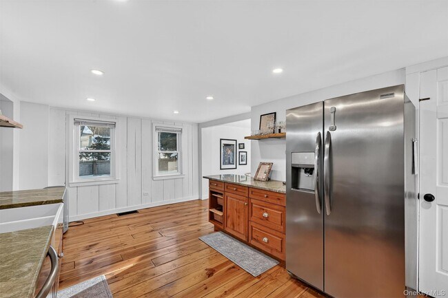 Building Photo - 322 NY-94