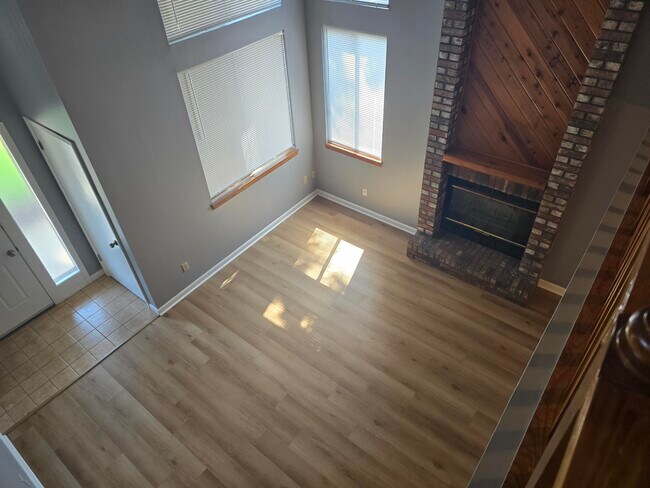 Building Photo - 3929 Balsam Dr
