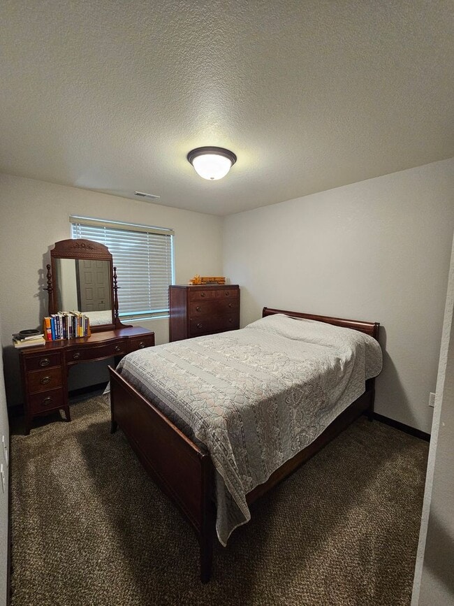 Building Photo - 4 BED | 2 BATH | DOUBLE GARAGE | RAPID VALLEY