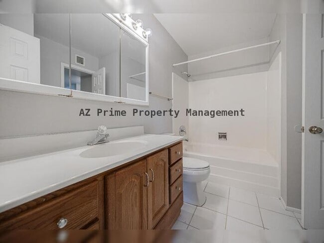 Building Photo - 15 E Carter Dr