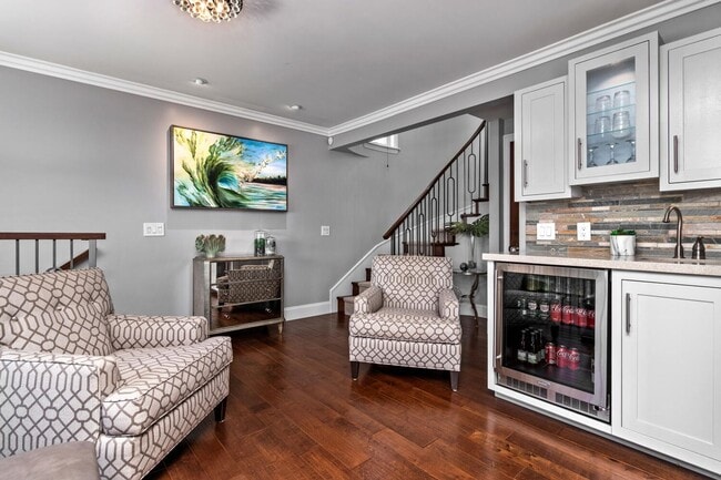 Building Photo - Prestigious Ocean View Retreat – Fully Rem...