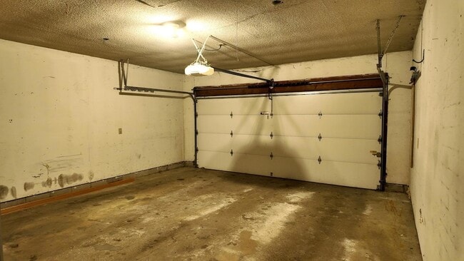 Building Photo - 15229 Buchanan Ct