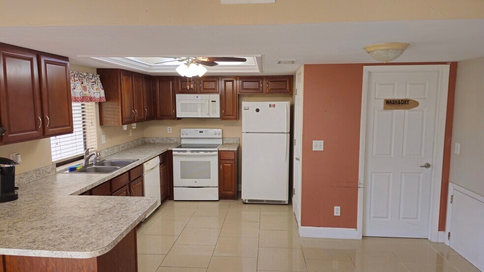 Kitchen - 1124 SE 6th Ave