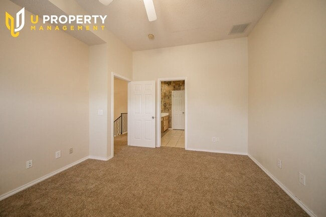 Building Photo - Sweet townhome in the heart of Plano