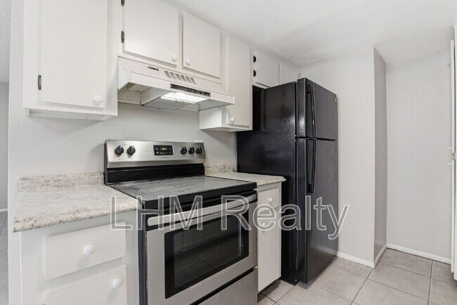 Building Photo - 860 E Brown Rd