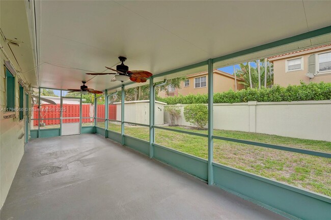 Building Photo - 4928 SW 24th Ave
