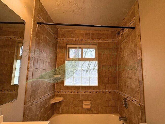 Building Photo - TWO BEDROOM HOME IN INDEPENDENCE!!!