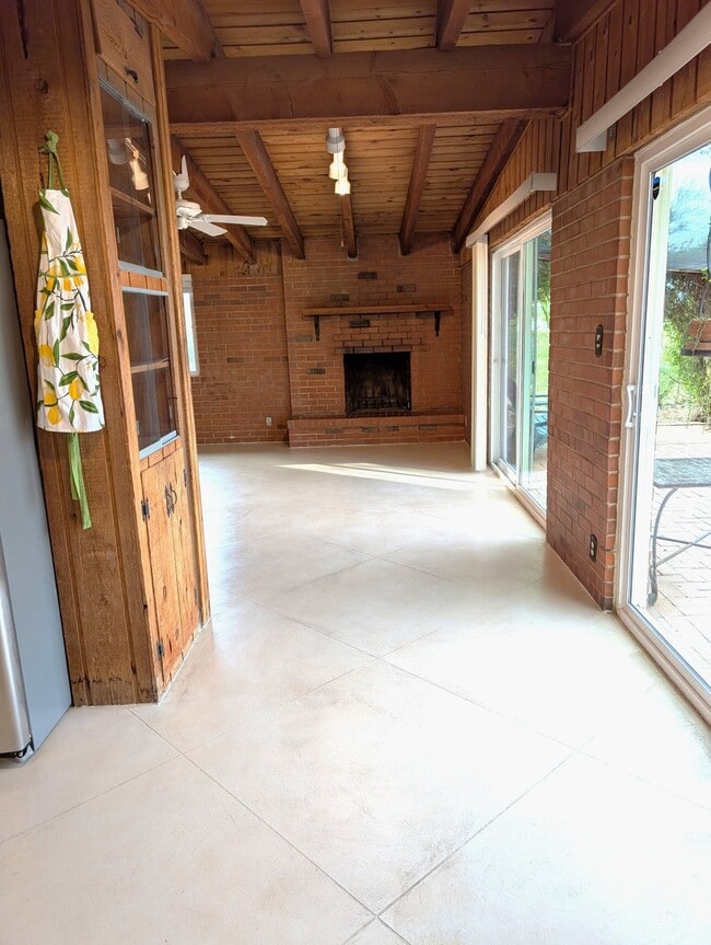 Building Photo - 4140 W Camino Pintoresco