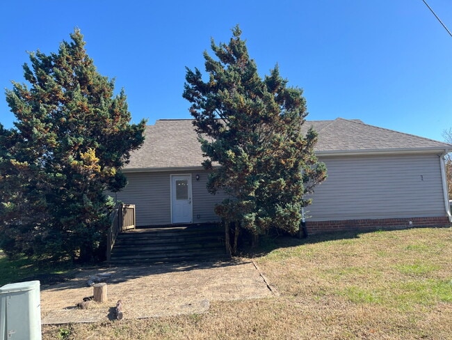 Building Photo - 3241 Hardwood Dr