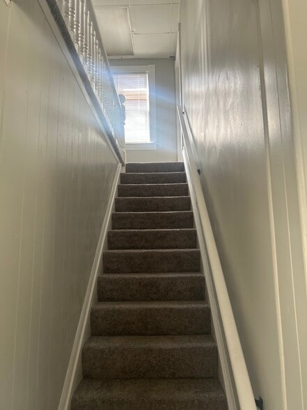 Building Photo - 1005 Broadway St