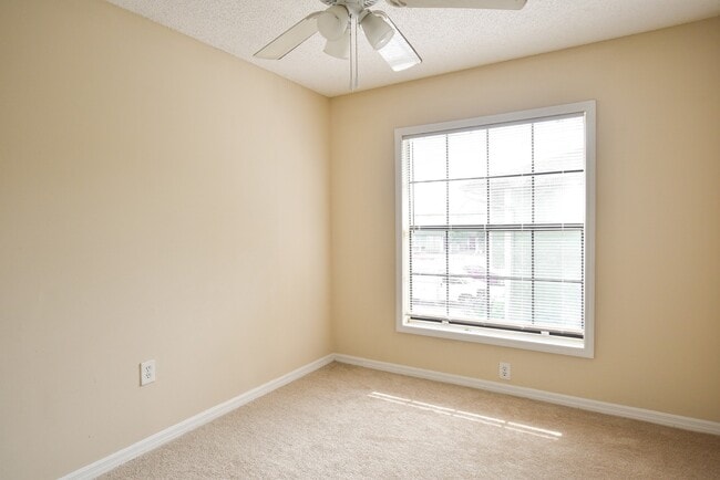 Building Photo - 3372 Riverview Way
