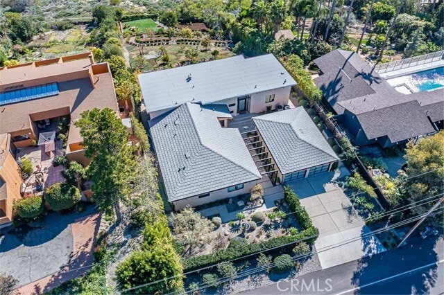 Building Photo - 2305 Temple Hills Dr