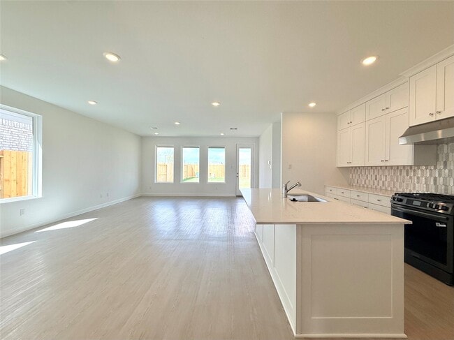 Building Photo - 31906 Blossom Ln