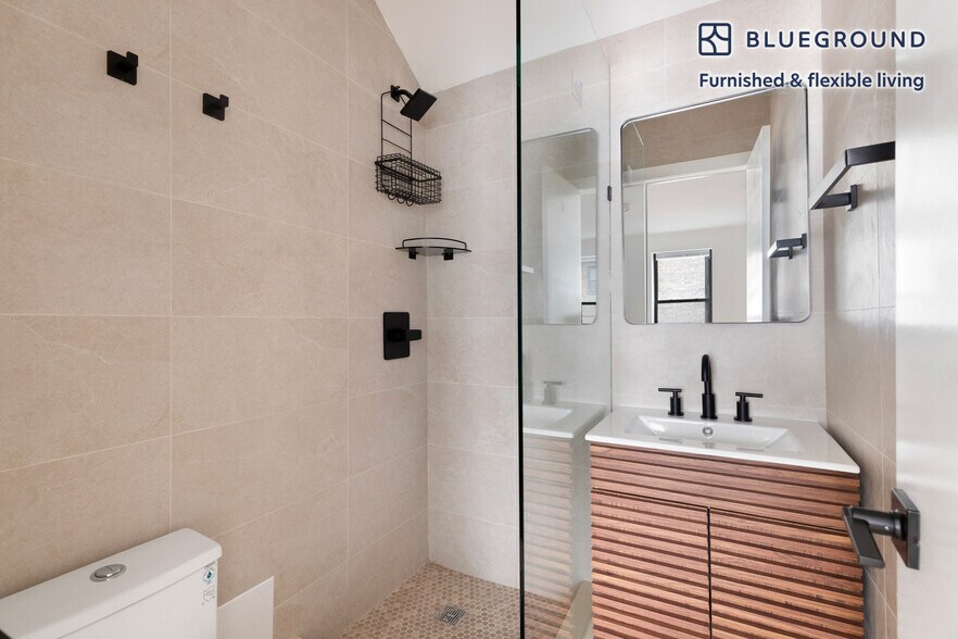 Building Photo - 940 1st Ave