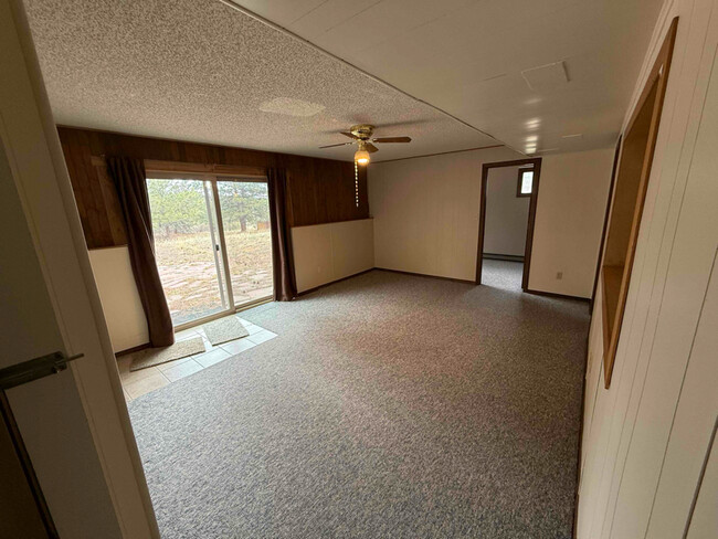 Building Photo - 2220 Carriage Dr