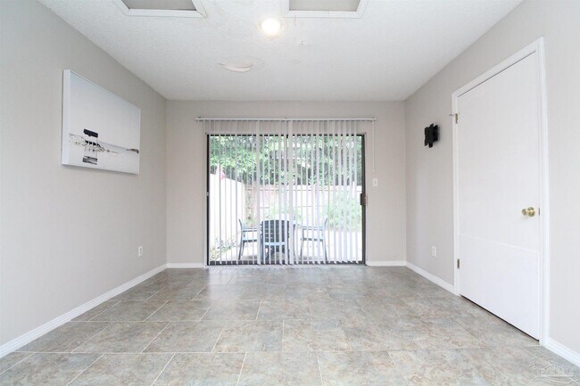 Building Photo - 416 Waycross Ave