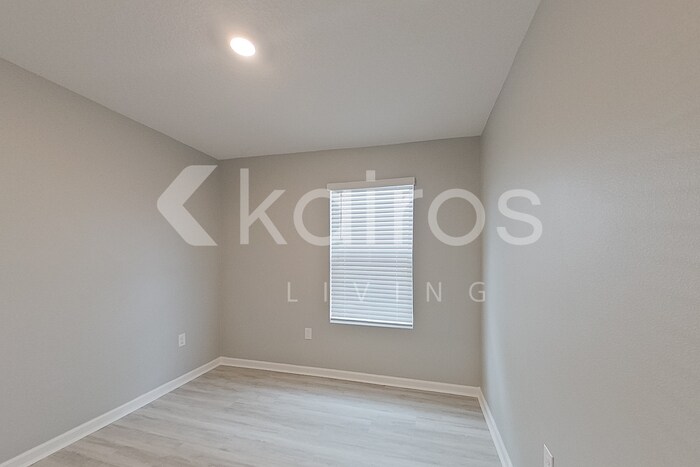 Building Photo - 241 Monarch Ln