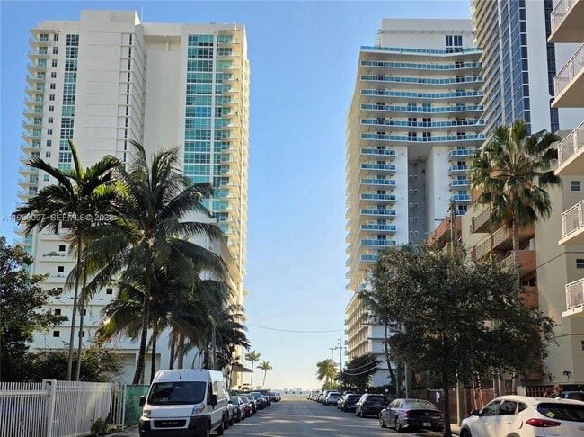 Building Photo - 471 NE 25th St