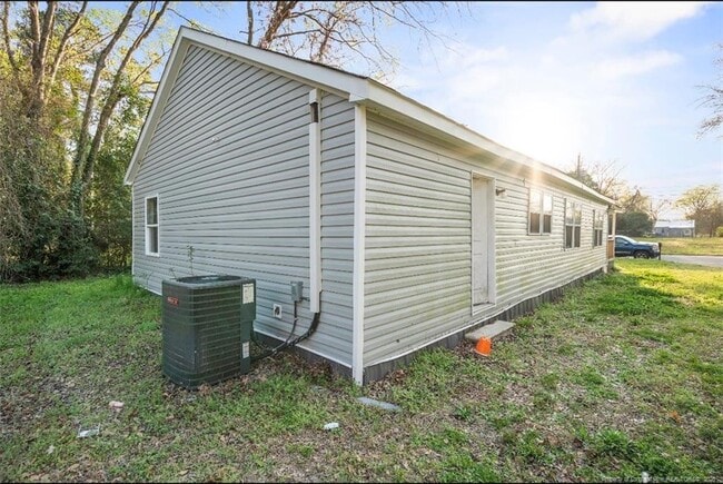 Building Photo - 313 S Racepath St