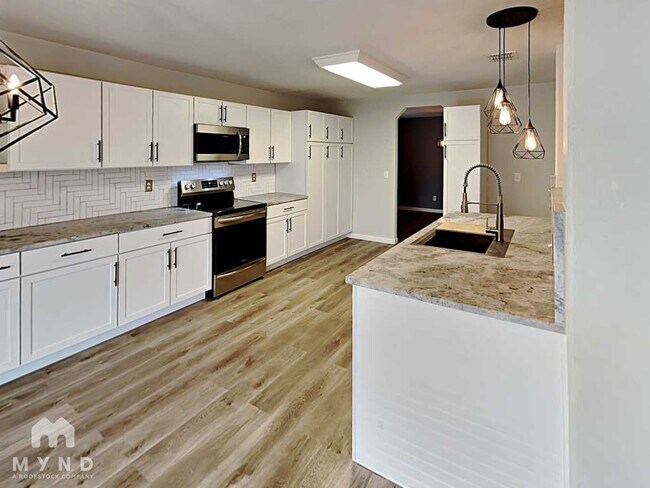 Building Photo - 9203 Silver Vista