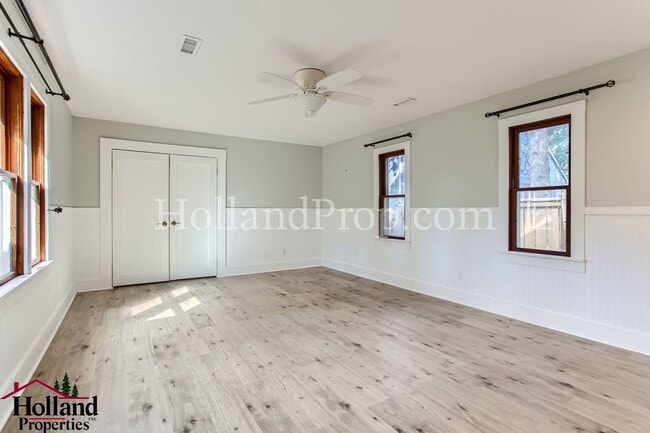 Building Photo - Charming Hillsboro Retreat: Cozy Single-Level Home with Greenhouse & Kids' Clubhouse!