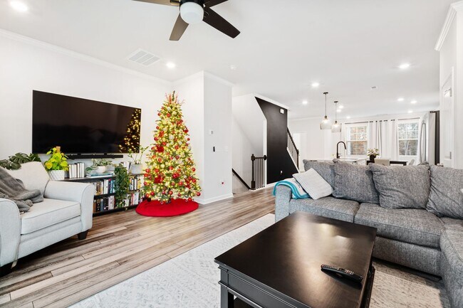 Building Photo - 3 Bedroom Townhome in Magnolia Trace!