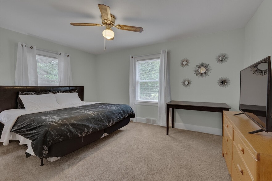 Building Photo - 1001 Watts St