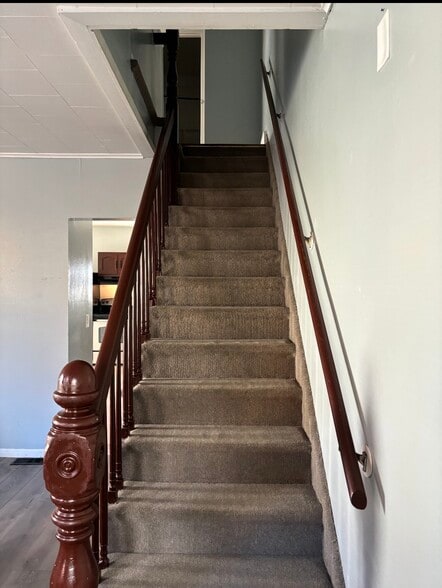 Building Photo - 185 Lake St