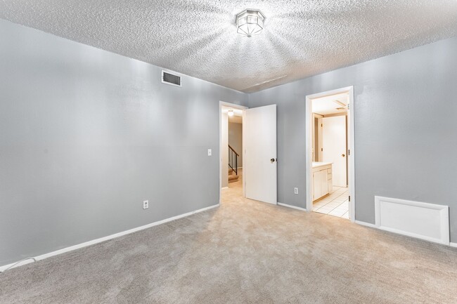 Building Photo - 26 Dogwood Dr
