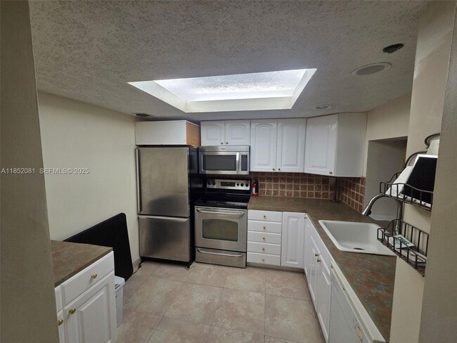 Building Photo - 555 NE 15th St