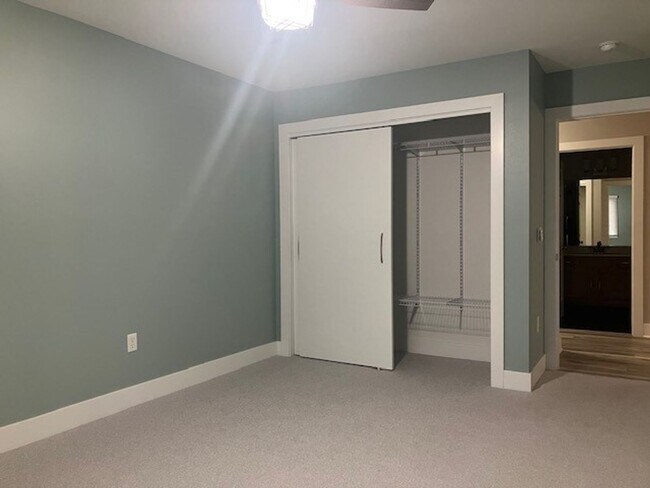 Building Photo - Behrell Condo