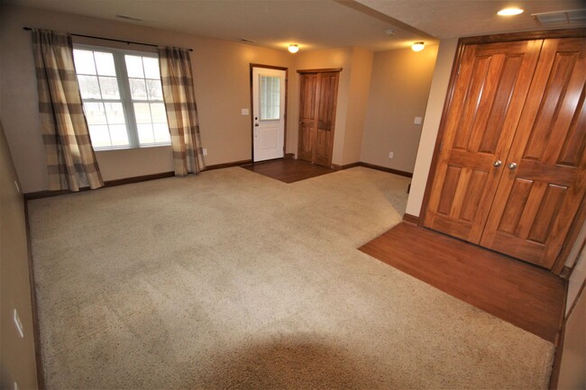 Building Photo - 2 Bedroom - Dublin
