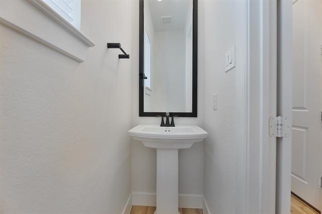 Building Photo - 545 Goose Lake Dr