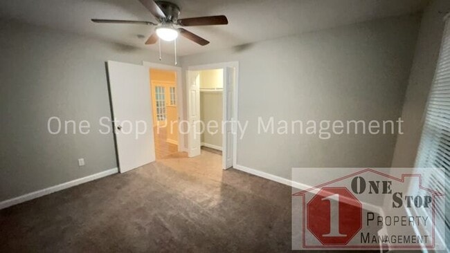 Building Photo - Beautiful 3 Bedroom 2 Bathroom in Independ...