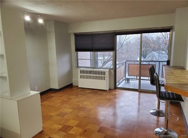 Building Photo - 80 Cartright St