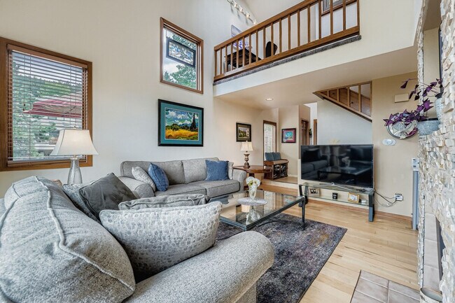 Building Photo - 776 Chimney Creek Dr